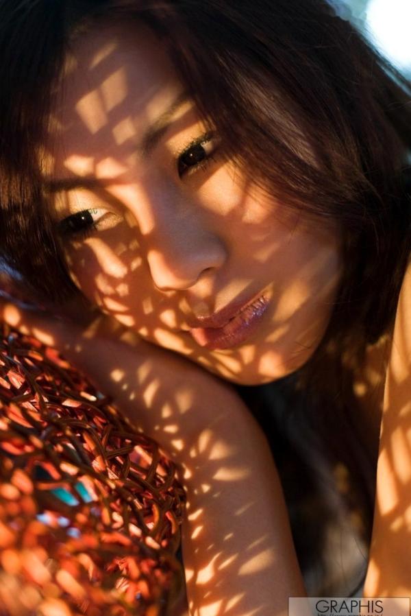    篠原凉(Ryo Shinohara) - Graphis写真集：私房诱惑与户外灵动，尽显成熟女性的优雅姿态 [30P]第26张图片
