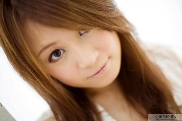    Graphis_Airin 爱铃 First Gravure 初脱ぎ娘写真集：清新居家与极致性感内衣私房诱惑第2张图片