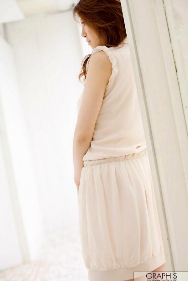    Graphis_Airin 爱铃 First Gravure 初脱ぎ娘写真集：清新居家与极致性感内衣私房诱惑第4张图片
