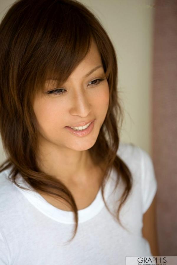    Graphis_美竹凉子《Eternal Beauty》写真集，捕捉居家与户外街拍下的灵动气质女神魅力第1张图片