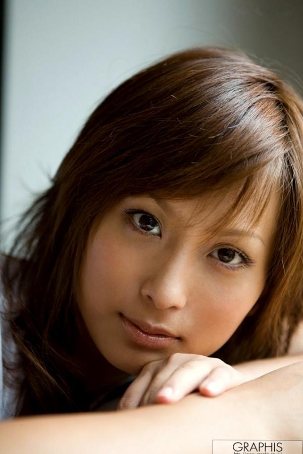    Graphis_美竹凉子《Eternal Beauty》写真集，捕捉居家与户外街拍下的灵动气质女神魅力第3张图片