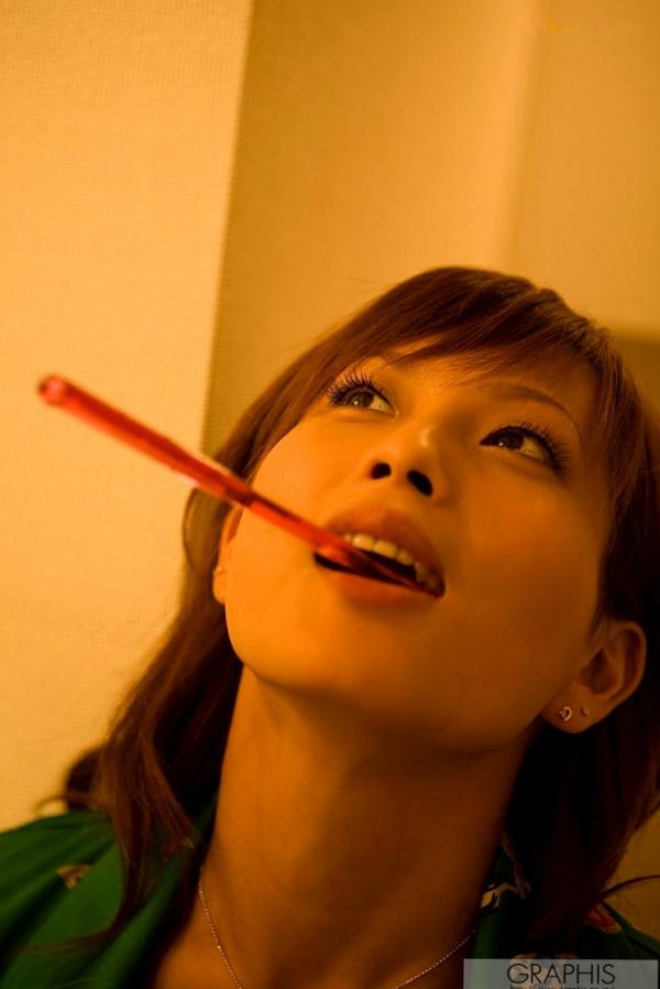    Graphis_美竹凉子《Eternal Beauty》写真集，捕捉居家与户外街拍下的灵动气质女神魅力第16张图片