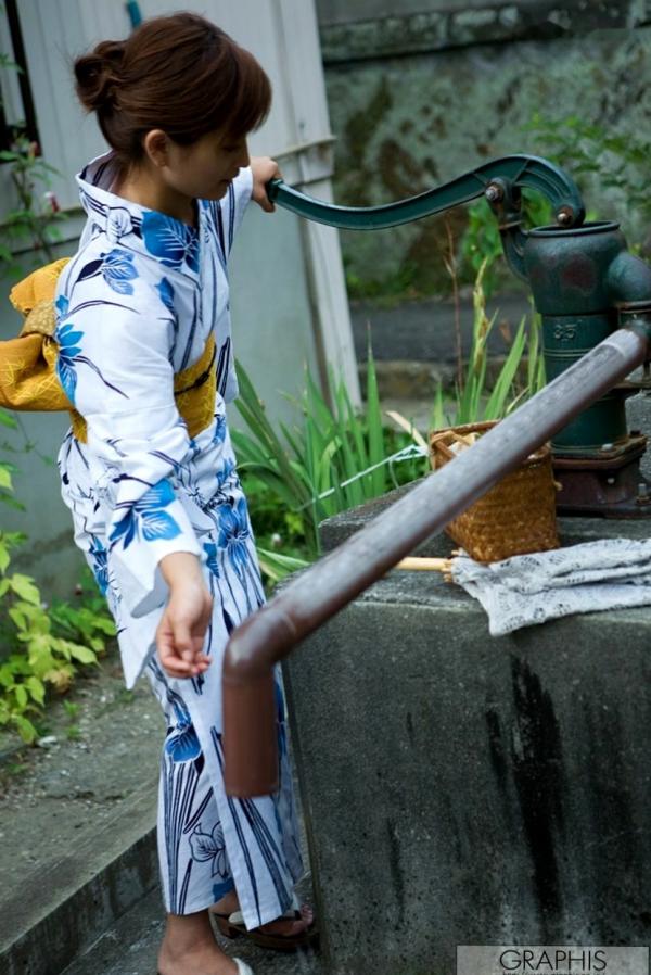    Graphis_美竹凉子《Eternal Beauty》写真集，捕捉居家与户外街拍下的灵动气质女神魅力第42张图片