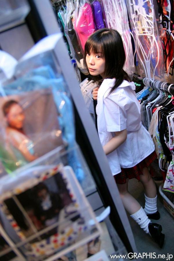    Graphis_Yaya Ogata 绪方やや《Innocent World》校园清纯私房写真集，日系校服演绎邻家妹妹甜蜜诱惑第13张图片