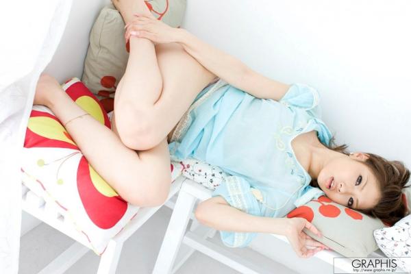    Graphis美女模特松生彩Aya Matsuki经典内衣私房照，展现初脱少女的性感与迷人风采第11张图片