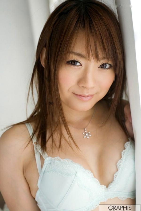    Graphis秋元まゆ花写真：清纯居家针织私房照与夜色街头黑色内衣诱惑，展现极致野性与甜美风格第22张图片