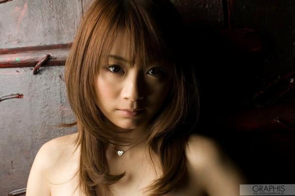    Graphis秋元まゆ花写真：清纯居家针织私房照与夜色街头黑色内衣诱惑，展现极致野性与甜美风格第55张图片