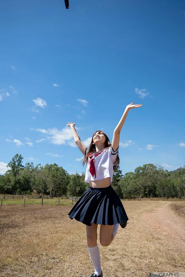    明里紬（Tsumugi Akari）Graphis写真：清纯校服美少女，大尺度诱惑私房特写第3张图片