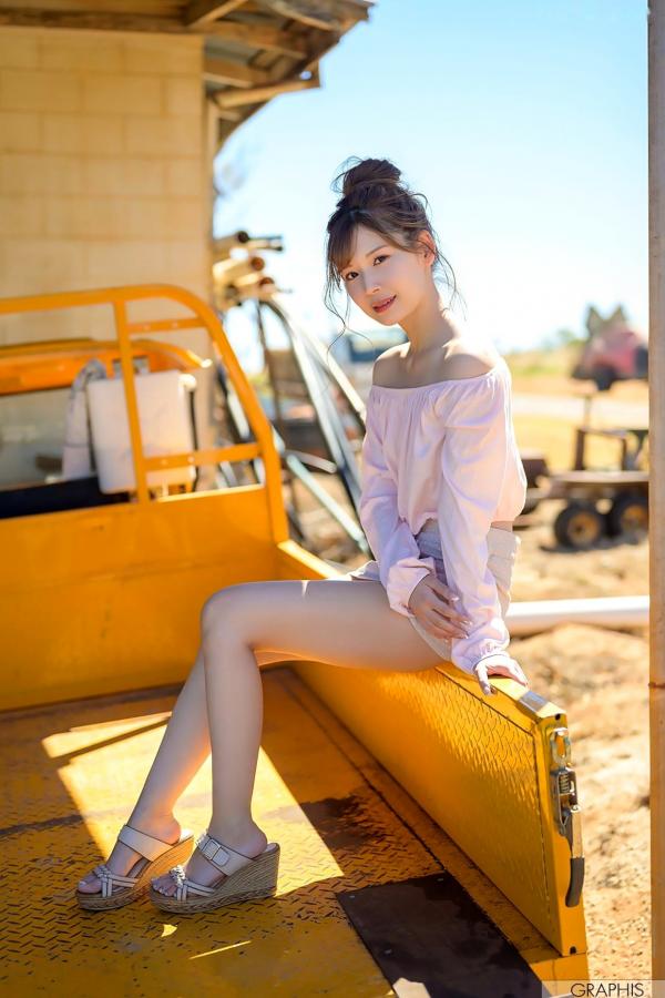    Graphis_明里つむぎ(明里紬)《Moment》夏日户外清纯大片，甜美治愈系少女写真第54张图片