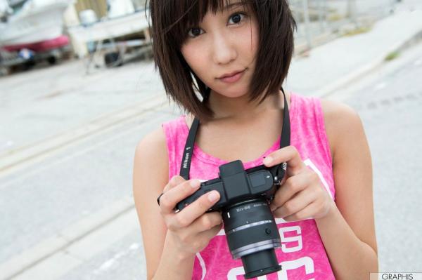    Graphis_湊莉久《Winter Special Gallery》高清写真集：夜色海边与私房居家魅力瞬间第23张图片