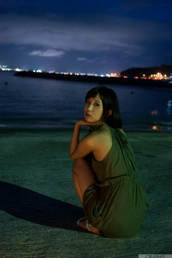    Graphis_湊莉久《Winter Special Gallery》高清写真集：夜色海边与私房居家魅力瞬间第30张图片