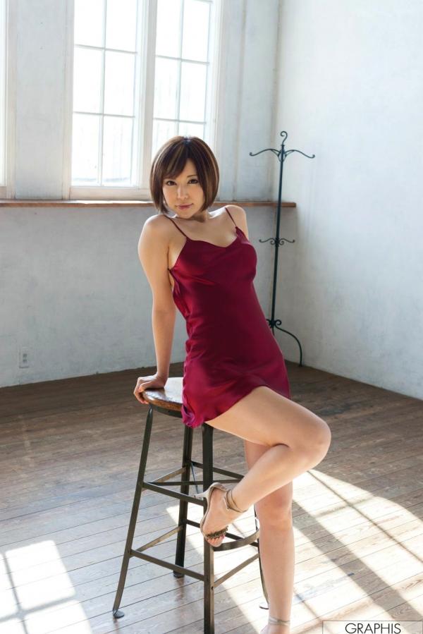   Graphis_里美ゆりあ/里美尤利娅《Foxy Lady》写真集_酒红色丝绸吊带裙_成熟御姐气质室内私房诱惑第2张图片