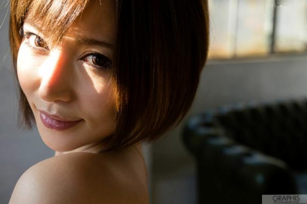    Graphis_里美ゆりあ/里美尤利娅《Foxy Lady》写真集_酒红色丝绸吊带裙_成熟御姐气质室内私房诱惑第6张图片