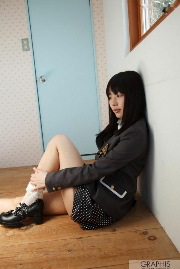    由爱可奈 Graphis《Never Change》精选写真集：校园制服下的清纯初恋与海边度假的灵动俏丽第5张图片