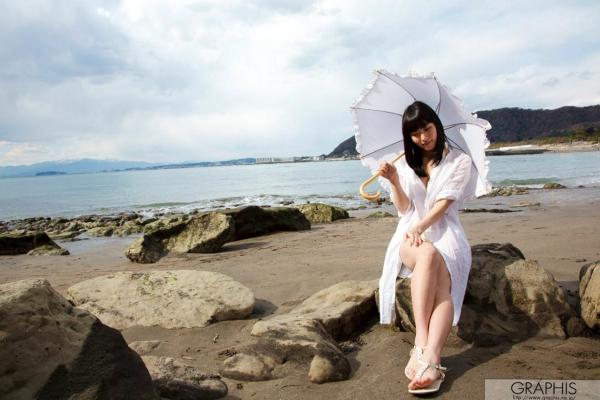    由爱可奈 Graphis《Never Change》精选写真集：校园制服下的清纯初恋与海边度假的灵动俏丽第17张图片