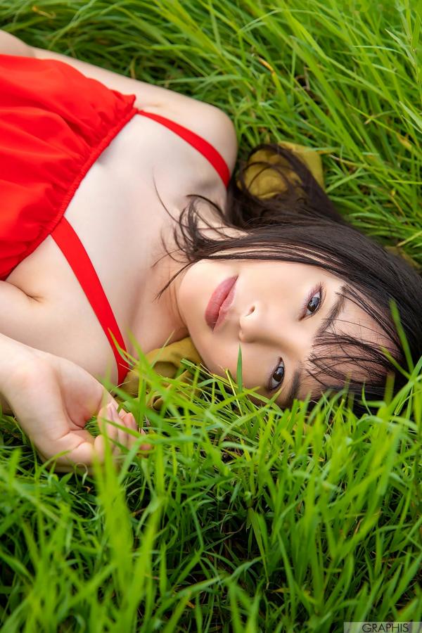    Graphis小仓由菜《Yunacent Cute》写真集：清纯少女户外休闲风，元气满满甜美治愈瞬间第6张图片