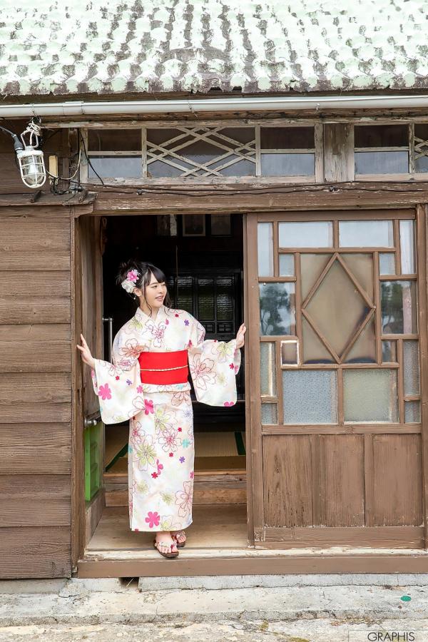    Graphis小仓由菜《Yunacent Cute》写真集：清纯少女户外休闲风，元气满满甜美治愈瞬间第14张图片