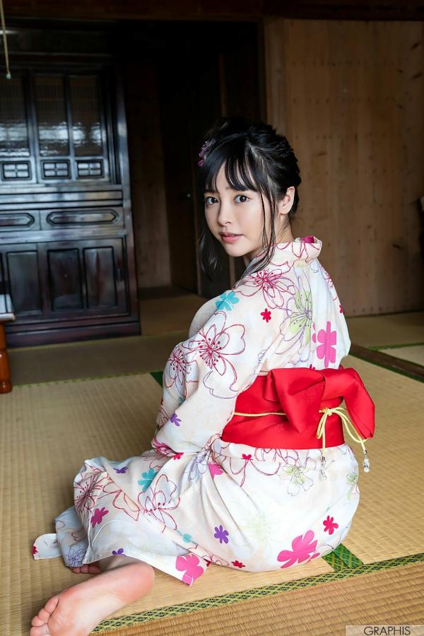    Graphis小仓由菜《Yunacent Cute》写真集：清纯少女户外休闲风，元气满满甜美治愈瞬间第16张图片