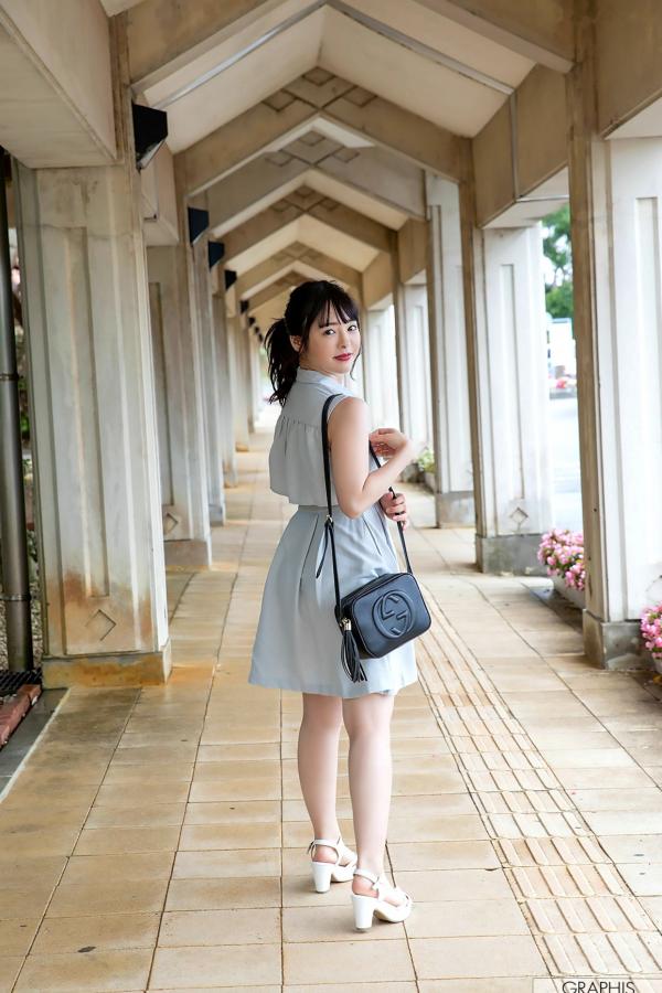    Graphis小仓由菜《Yunacent Cute》写真集：清纯少女户外休闲风，元气满满甜美治愈瞬间第19张图片