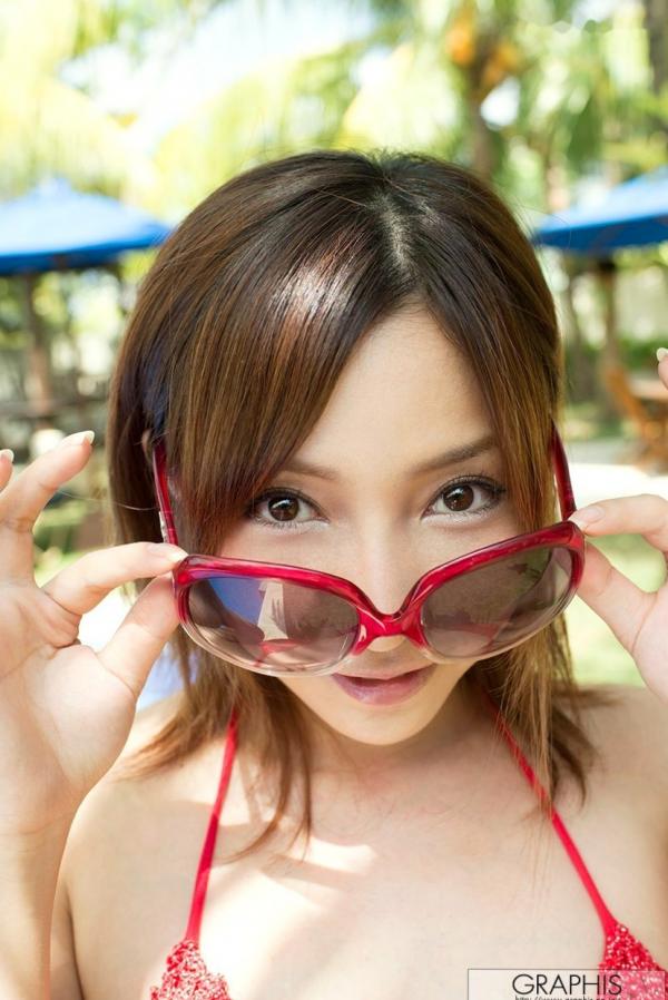    Graphis_美波ねい/美波宁 First Gravure 初脱ぎ娘 写真集：海边户外风光与精致慵懒私房大片第1张图片