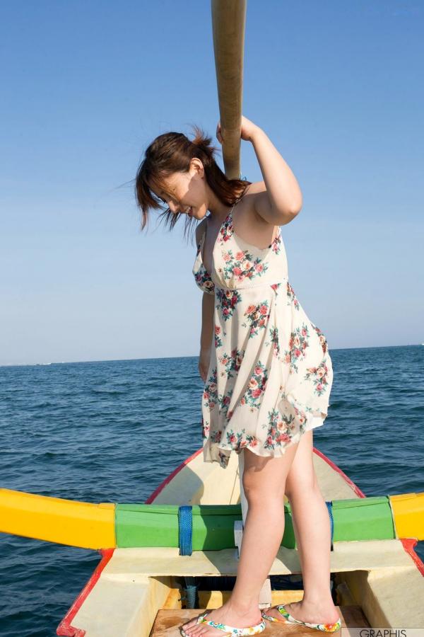    Graphis_美波ねい/美波宁 First Gravure 初脱ぎ娘 写真集：海边户外风光与精致慵懒私房大片第15张图片