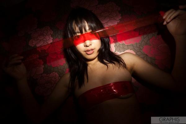    由爱可奈《The More Radical》户外元气校服与诱人私房写真集[29P]第29张图片