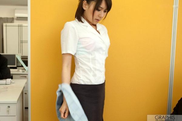    Graphis_木下柚花 Yuzuka Kinoshita职场制服与校园风写真集，极致OL商务装与清纯校服诱惑特辑第40张图片