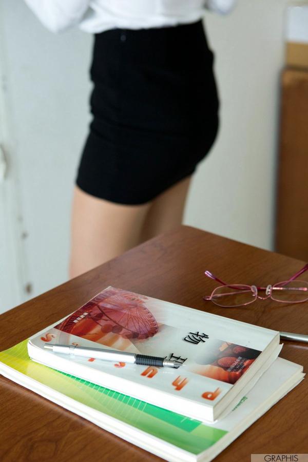    Graphis_小川桃果首秀写真，清纯私房与蕾丝诱惑，都市气质女神优雅诠释极致魅力第10张图片