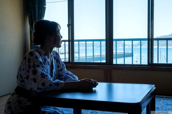    Graphis 凛音桃花《Private Affairs》写真集 - 清纯和服与性感海边度假风情第43张图片