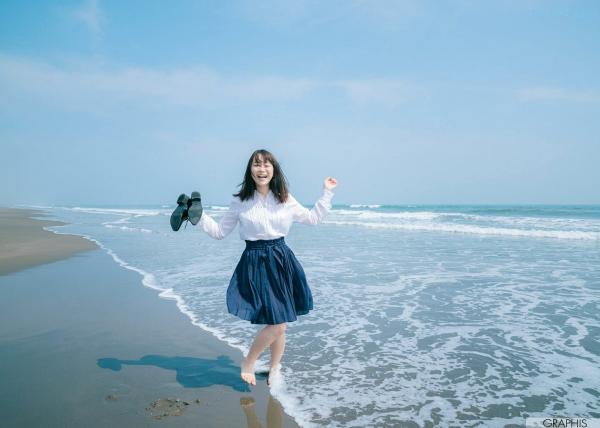    Graphis架乃ゆら『YU・RA・RA』写真集：清纯少女浴室湿身私房写真，捕捉童颜俏皮瞬间第3张图片