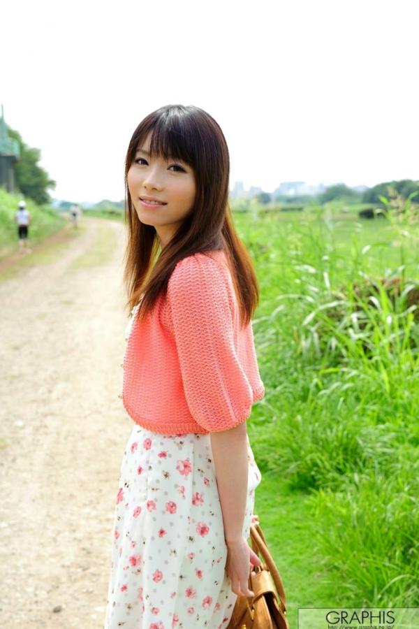    Graphis遥真菜写真集《First Love》：清纯甜美制服诱惑与居家私房摄影第1张图片