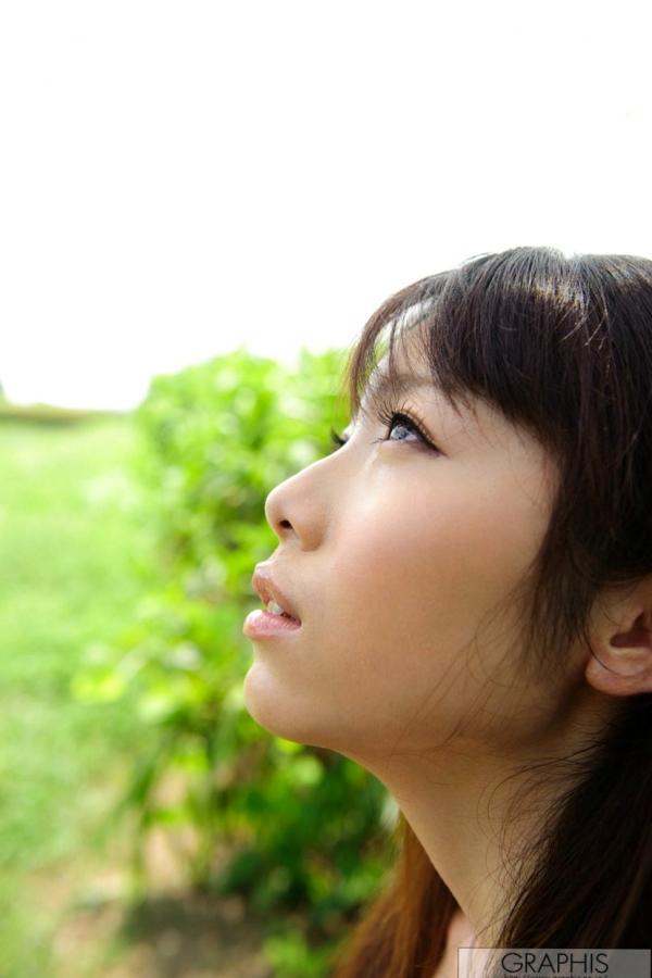    Graphis遥真菜写真集《First Love》：清纯甜美制服诱惑与居家私房摄影第2张图片