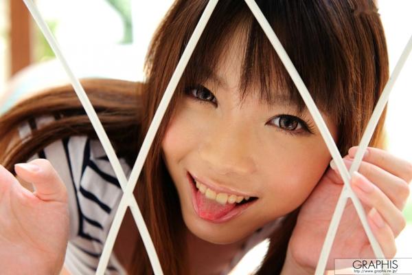    Graphis遥真菜写真集《First Love》：清纯甜美制服诱惑与居家私房摄影第10张图片