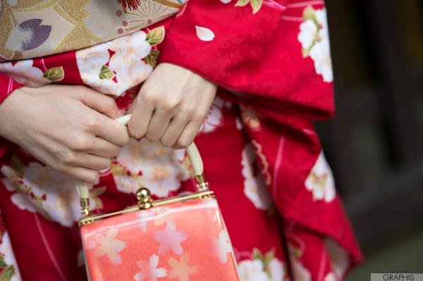    铃村爱里Airi Suzumura和服写真：古韵神社与木质长廊下的清纯温婉之美第9张图片