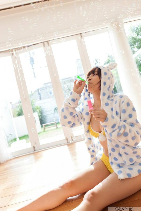    Graphis_君野步美(Ayumi Kimino) - 清纯甜美户外暖冬针织风格写真集[54P]第22张图片