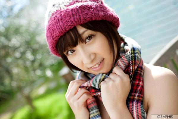    Graphis_君野步美(Ayumi Kimino) - 清纯甜美户外暖冬针织风格写真集[54P]第33张图片