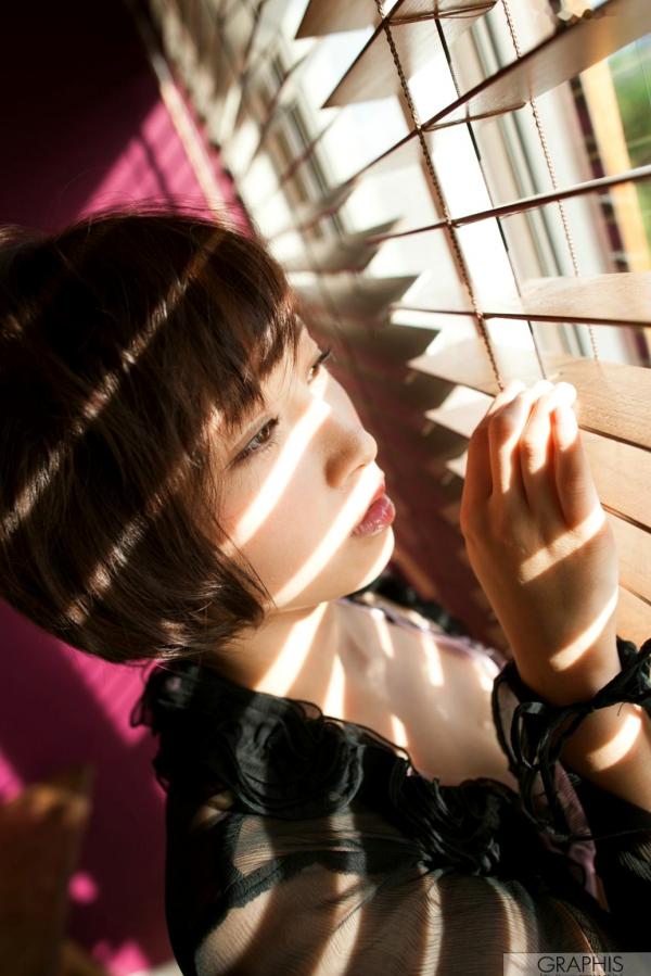    Graphis_君野步美(Ayumi Kimino) - 清纯甜美户外暖冬针织风格写真集[54P]第34张图片