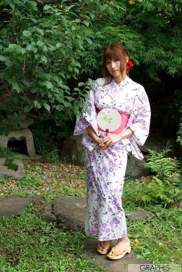    Graphis_二阶堂索菲亚(Sophia Nikaido)写真集《Dynamite》：日式和服混搭内衣，演绎极致诱惑私房美学第11张图片