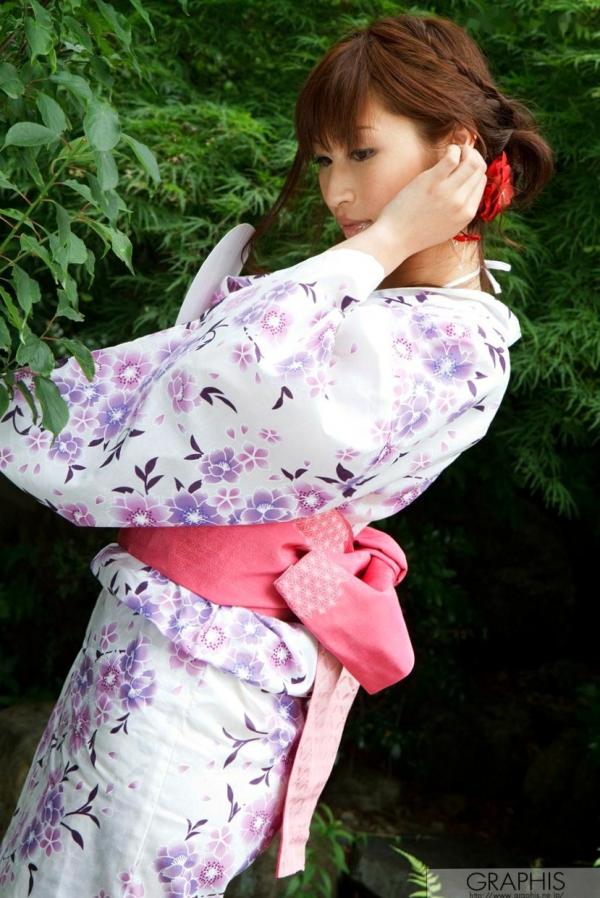    Graphis_二阶堂索菲亚(Sophia Nikaido)写真集《Dynamite》：日式和服混搭内衣，演绎极致诱惑私房美学第12张图片
