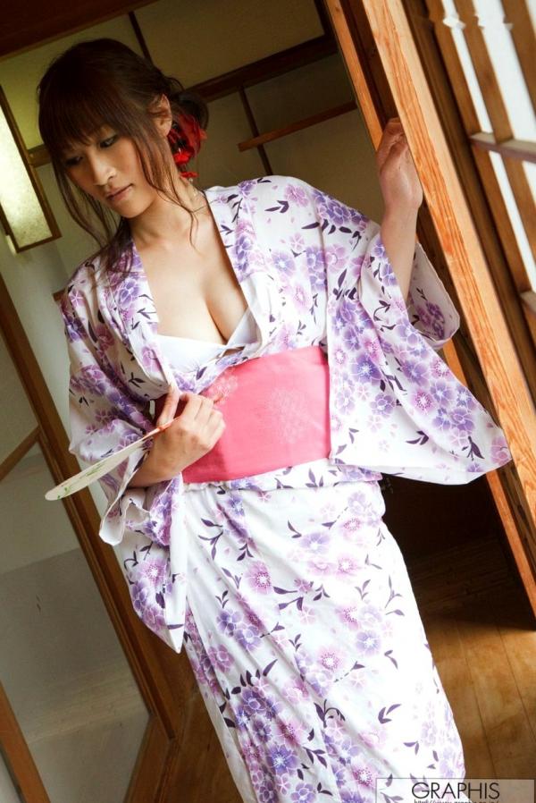    Graphis_二阶堂索菲亚(Sophia Nikaido)写真集《Dynamite》：日式和服混搭内衣，演绎极致诱惑私房美学第14张图片