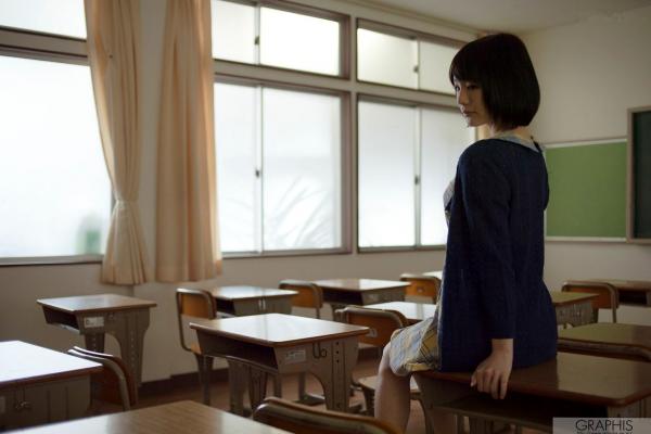    Graphis_铃村爱里《Reason...》校园主题写真，清纯校服少女演绎书桌前的诱惑美感第6张图片