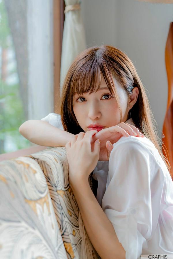    天使萌 Moe Amatsuka《HONEY》写真集：性感与清纯的完美邂逅，多套唯美内衣造型带来极致视觉享受第3张图片