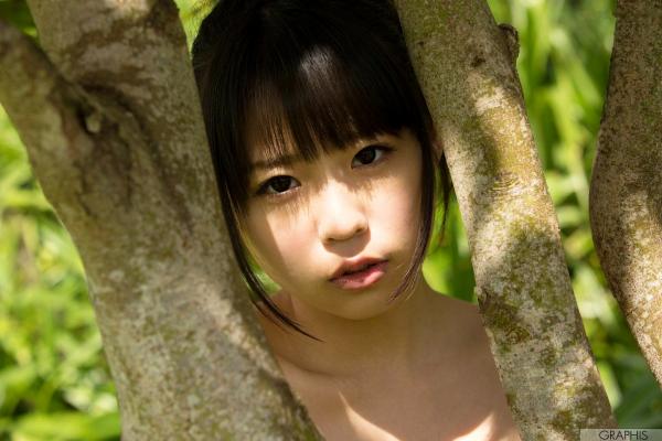   Graphis_樱由罗《Washed Out》写真集：清纯少女居家私房与户外花丛唯美生活照第38张图片