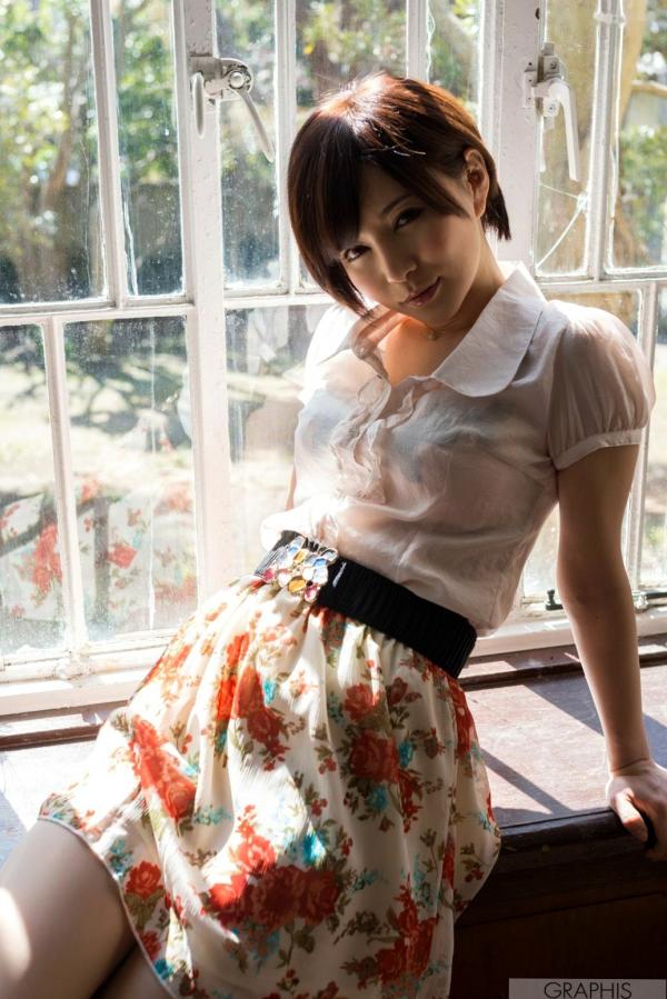    Graphis_里美ゆりあ《Pussy Cat》写真集：清纯短发演绎优雅魅力，捕捉自然光影下的极致诱惑，日系写真精选[31P]第7张图片