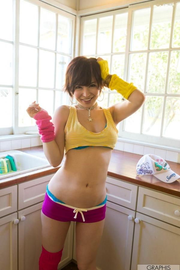   Graphis_里美ゆりあ《Pussy Cat》写真集：清纯短发演绎优雅魅力，捕捉自然光影下的极致诱惑，日系写真精选[31P]第19张图片