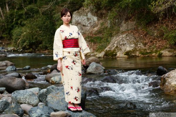    Graphis_辰巳唯《Unaffected Girl》清新碎花裙写真，展现曼妙身材与优雅气质，独特和服风情魅力第7张图片