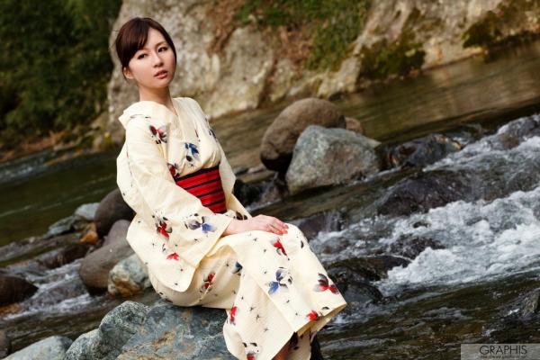    Graphis_辰巳唯《Unaffected Girl》清新碎花裙写真，展现曼妙身材与优雅气质，独特和服风情魅力第9张图片