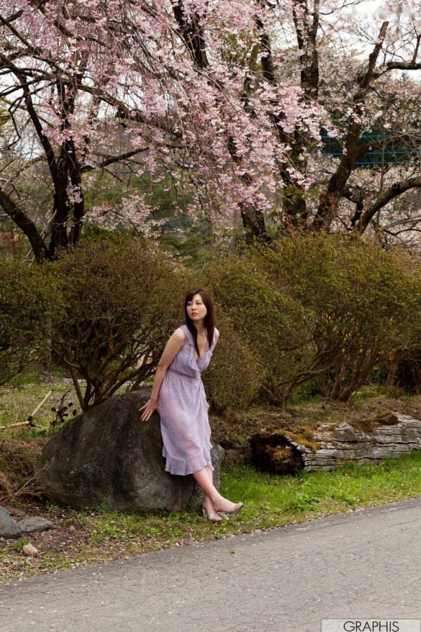    Graphis_辰巳唯《Unaffected Girl》清新碎花裙写真，展现曼妙身材与优雅气质，独特和服风情魅力第10张图片