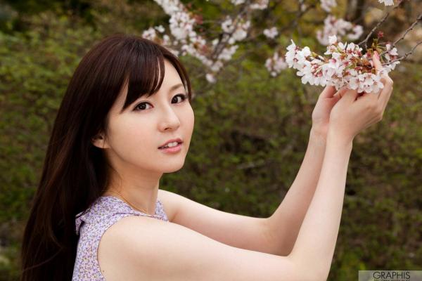    Graphis_辰巳唯《Unaffected Girl》清新碎花裙写真，展现曼妙身材与优雅气质，独特和服风情魅力第12张图片
