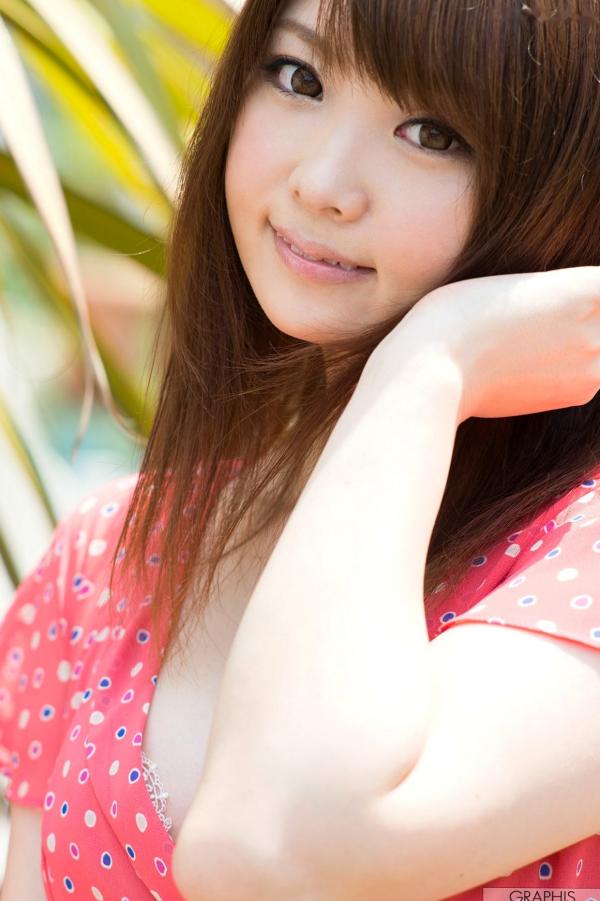    Graphis 妃月るい《Wildcat》写真：工业风废气背景下的红色蕾丝诱惑，演绎极致野性美学第2张图片